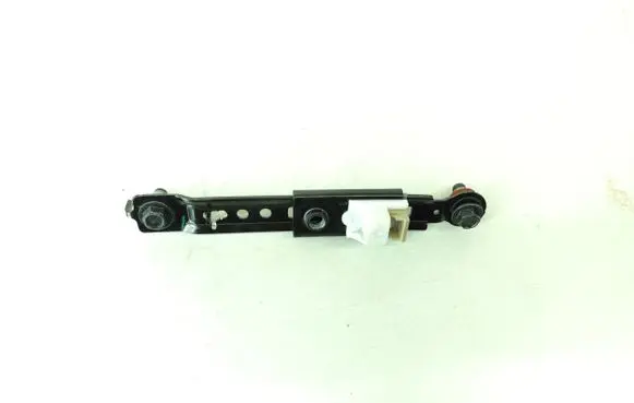 Hyundai i30 Seat belt adjustment rail F0429