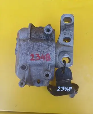 Volkswagen Golf V Engine mount bracket 1K0199262CE