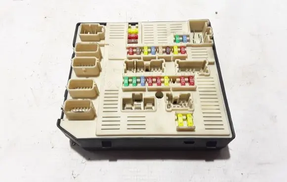Renault Megane III Fuse module 284B68372R