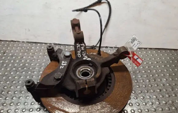 Renault Twingo II Front wheel hub spindle knuckle S14765740 8200663593