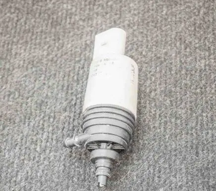 BMW 3 E90 E91 Windscreen/windshield washer pump 6934159