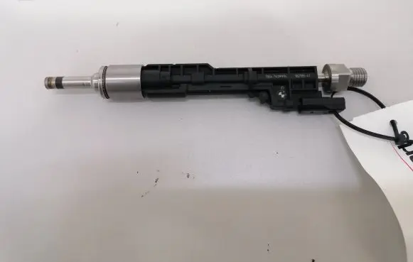 BMW X3 F25 Fuel injector 7639994