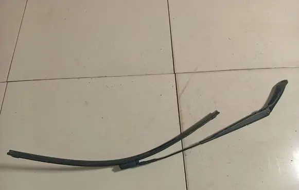 Citroen C4 II Front wiper blade arm 9687494480