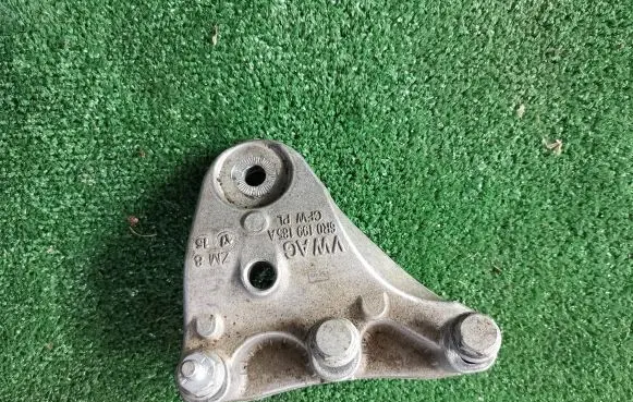Volkswagen Polo V 6R Engine mounting bracket 6R0199185A