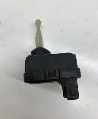 Audi A8 S8 D2 4D Headlight level adjustment motor 4D0941295 0307852315