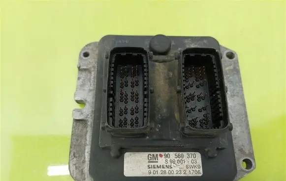 Opel Vectra C Engine control unit/module 90569370