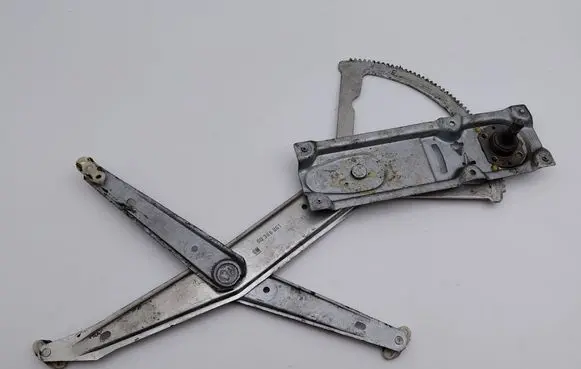 Opel Corsa B Front door manual window regulator 90388861