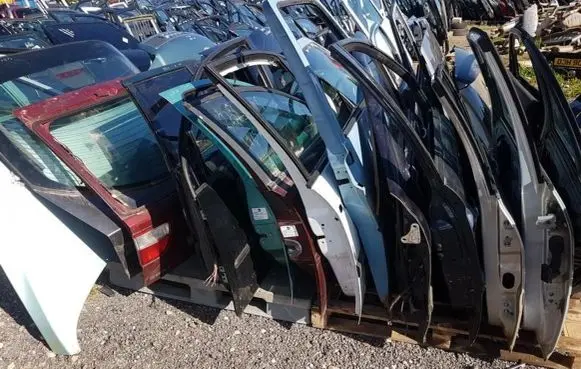 Chrysler Voyager Front door pilkos