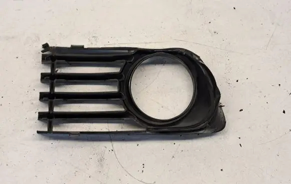 Toyota Prius (XW20) Front fog light trim/grill 5311247030