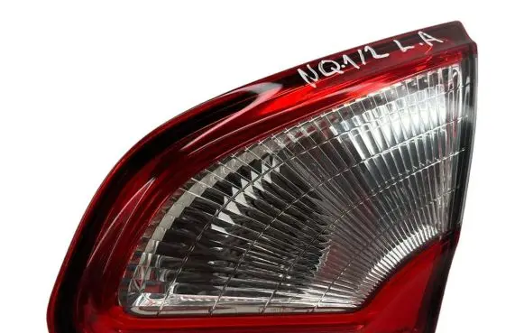 Nissan Qashqai Tailgate rear/tail lights 89503209 826550BR01A 031011