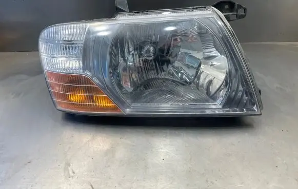 Mitsubishi Pajero Headlight/headlamp 10087420