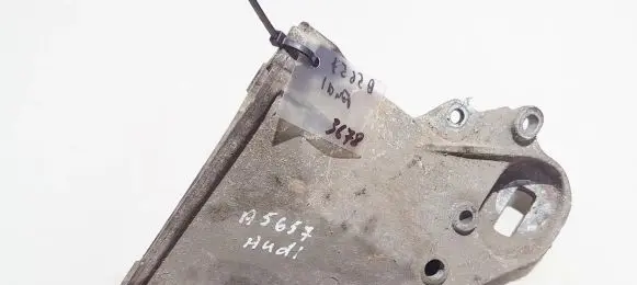 Audi A6 S6 C4 4A Engine mounting bracket 4a0199312 810820