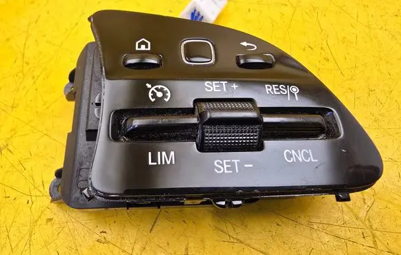 Mercedes-Benz Sprinter W907 W910 Steering wheel buttons/switches A0999053504