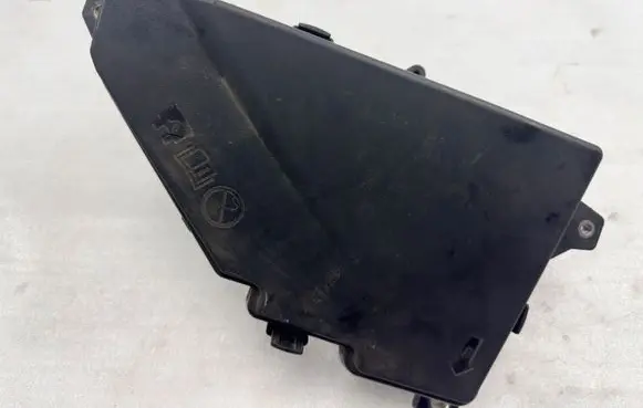 Volvo XC90 Fuse box cover 31499017