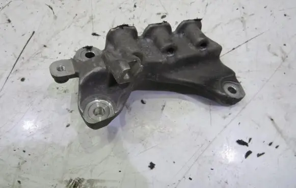 Opel Mokka Engine mounting bracket 25947950