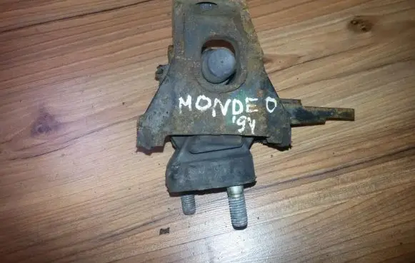 Ford Mondeo MK I Engine mount bracket