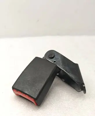 BMW X3 E83 Rear seatbelt buckle 33043223 B21304