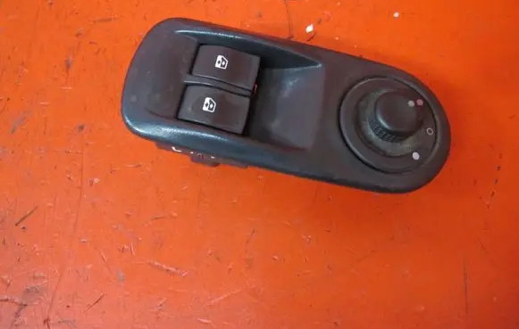 Renault Trafic II (X83) Electric window control switch 8200011867