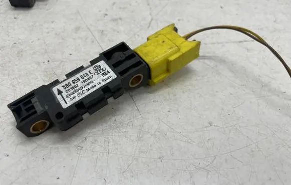 Audi A6 S6 C6 4F Airbag deployment crash/impact sensor 4B0959643E
