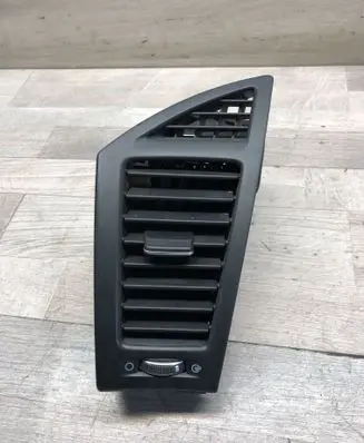 Hyundai i40 Dash center air vent grill