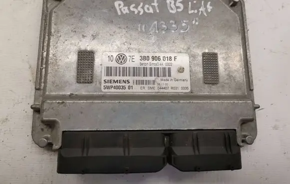 Volkswagen PASSAT B5.5 Engine control unit/module 3B0906018F 5WP4003501