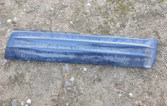 Mitsubishi Pajero Front door trim (molding) MR47858 2P45