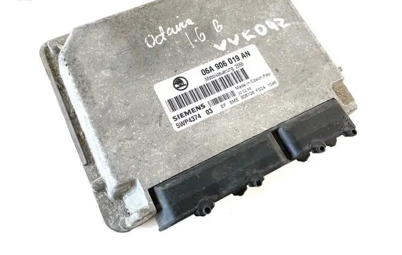 Skoda Octavia Mk1 (1U) Engine control unit/module 06A906019AN 5WP4374