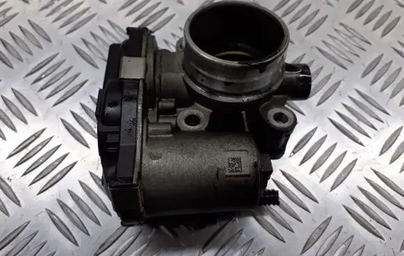 Opel Astra J Throttle body valve 55570009