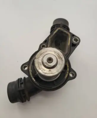BMW 5 E60 E61 Thermostat/thermostat housing 5482010