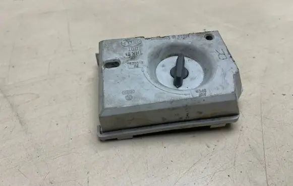 Audi 80 90 B3 Tail light bulb cover holder