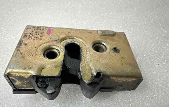 Audi 80 90 S2 B4 Front door lock 8A1837016 893173