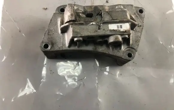 Fiat Punto Evo Engine mounting bracket