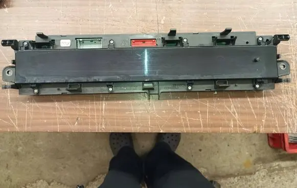 Speedometer (instrument cluster)
