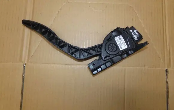 Ford Fiesta Accelerator throttle pedal 8V219F836AB
