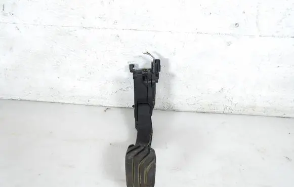 Dacia Duster Accelerator throttle pedal 180108467R