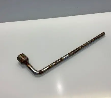 Mercedes-Benz CLS C219 Wheel nut wrench A2215810001 2215810001