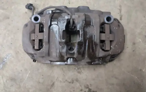 Porsche Cayenne (92A) Front brake caliper