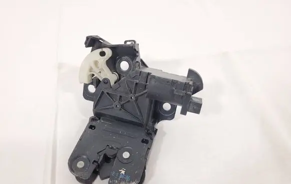 Audi A3 S3 8P Tailgate/trunk/boot lock/catch/latch 8P4827505B