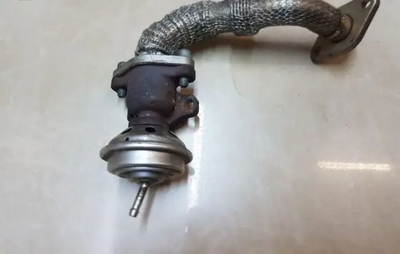 Volkswagen PASSAT B5 EGR valve 72172303