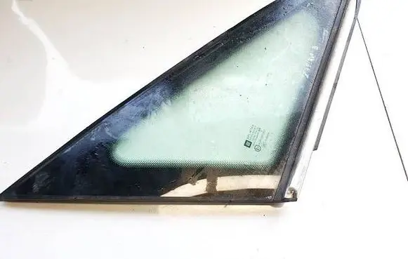 Opel Zafira B Front triangle window/glass DOT24AS2M19