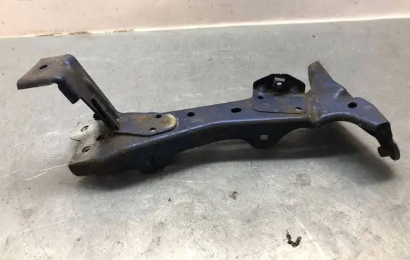 Audi A3 S3 8V Fender mounting bracket 8V0821136A