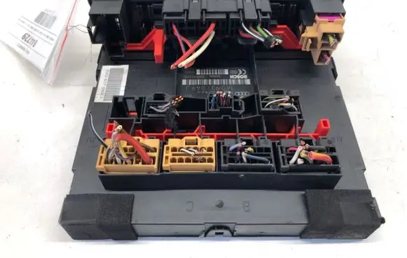 Volkswagen Golf V Other control units/modules 1K0937049J