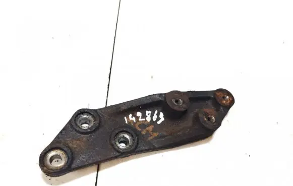 Hyundai Accent Engine mounting bracket