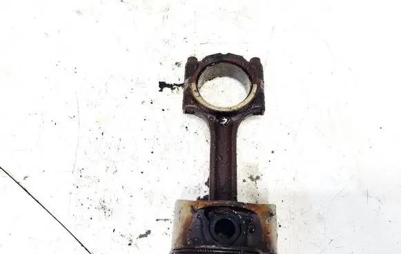 Volvo S40, V40 Piston with connecting rod