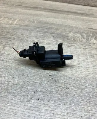 BMW 5 E39 Turbo solenoid valve 1742712 72234100 04T196