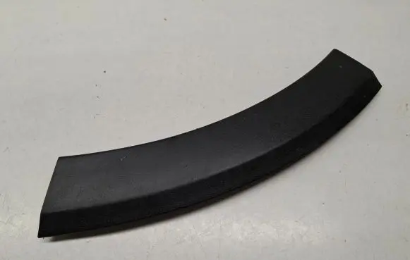 Fender trim (molding)