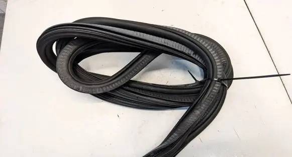 Porsche Macan (95B) Rubber seal front coupe door 95B831721