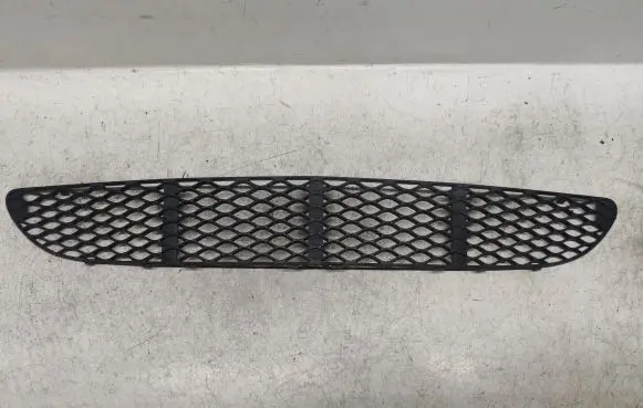 Mercedes-Benz E W211 Front bumper lower grill
