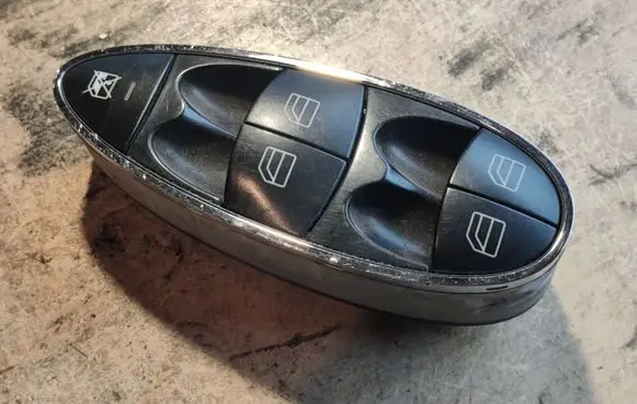 Mercedes-Benz E W211 Electric window control switch A2118219951