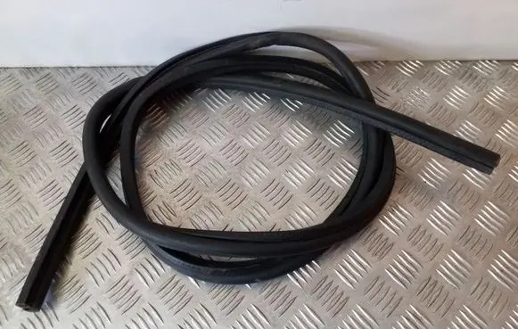BMW 7 E65 E66 Engine compartment rubber 7019966
